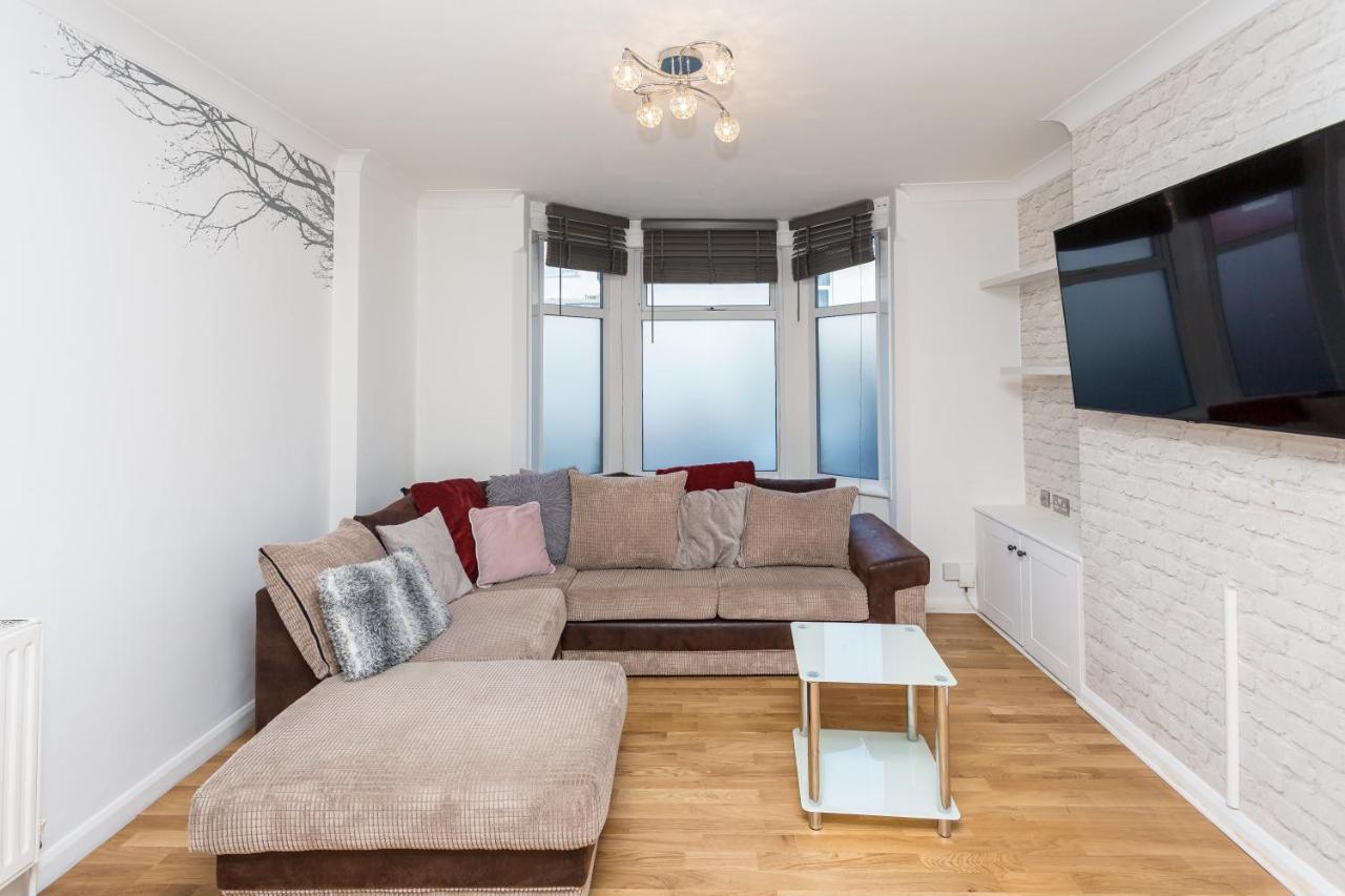 The White & Warm, Free Parking & Wifi, 8 Beds Villa Colchester Exterior foto