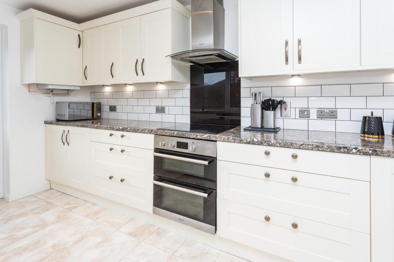 The White & Warm, Free Parking & Wifi, 8 Beds Villa Colchester Exterior foto
