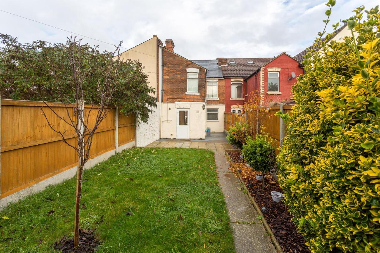 The White & Warm, Free Parking & Wifi, 8 Beds Villa Colchester Exterior foto