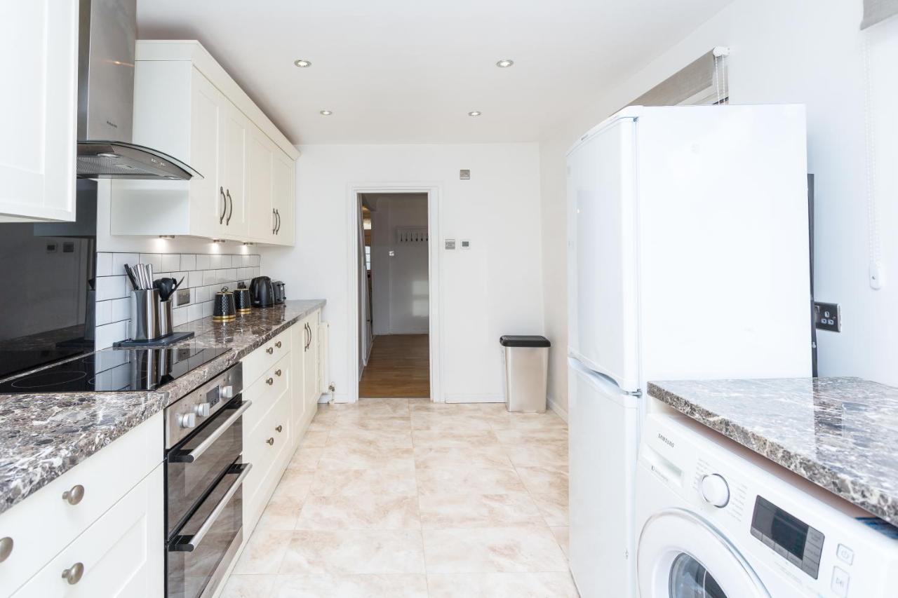The White & Warm, Free Parking & Wifi, 8 Beds Villa Colchester Exterior foto