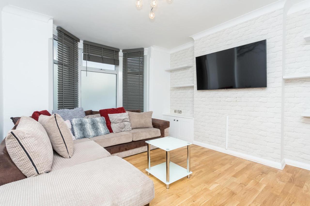 The White & Warm, Free Parking & Wifi, 8 Beds Villa Colchester Exterior foto